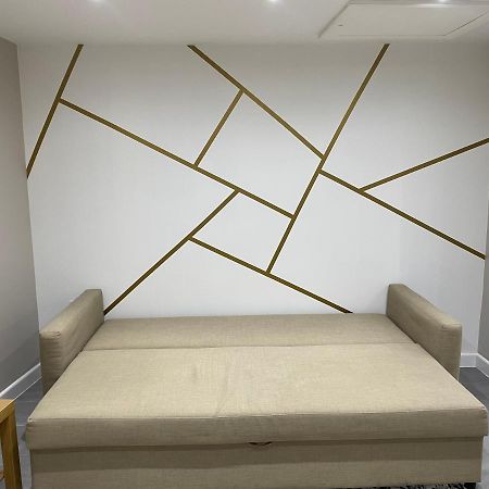 One Bedroom Apartment Goodmayes Bagian luar foto