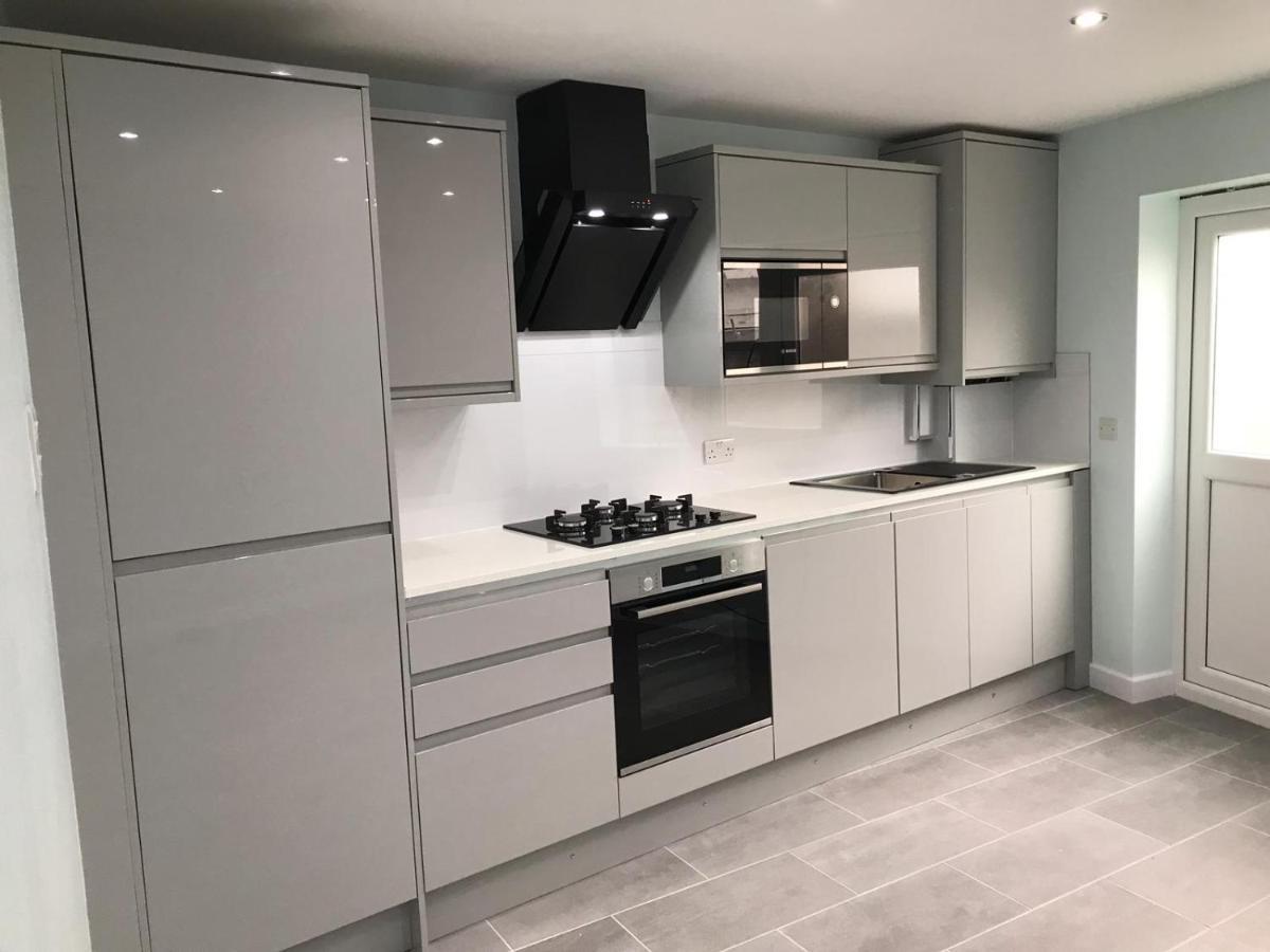 One Bedroom Apartment Goodmayes Bagian luar foto