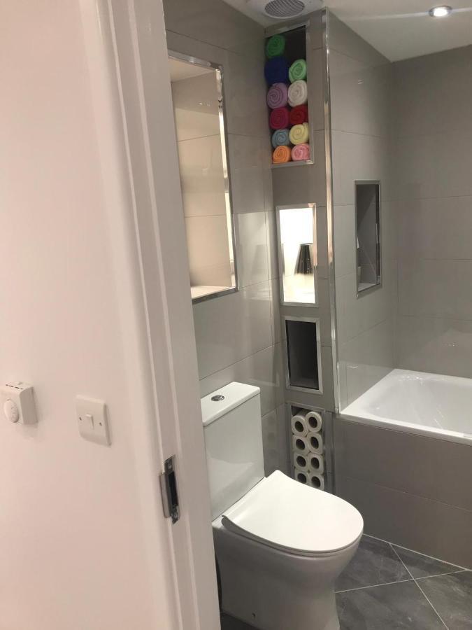 One Bedroom Apartment Goodmayes Bagian luar foto