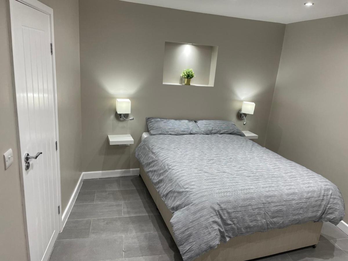 One Bedroom Apartment Goodmayes Bagian luar foto