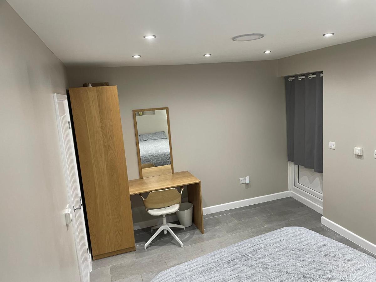 One Bedroom Apartment Goodmayes Bagian luar foto