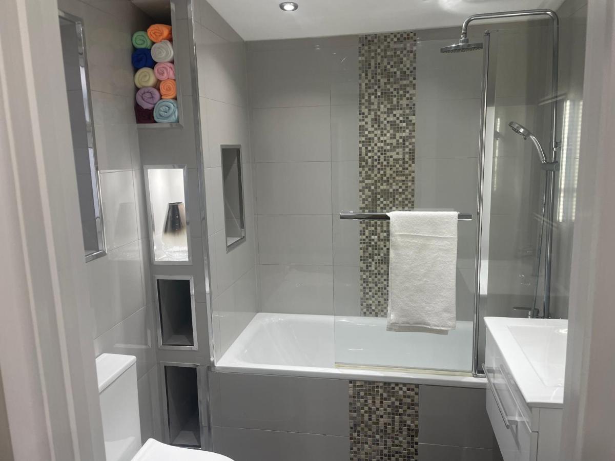 One Bedroom Apartment Goodmayes Bagian luar foto