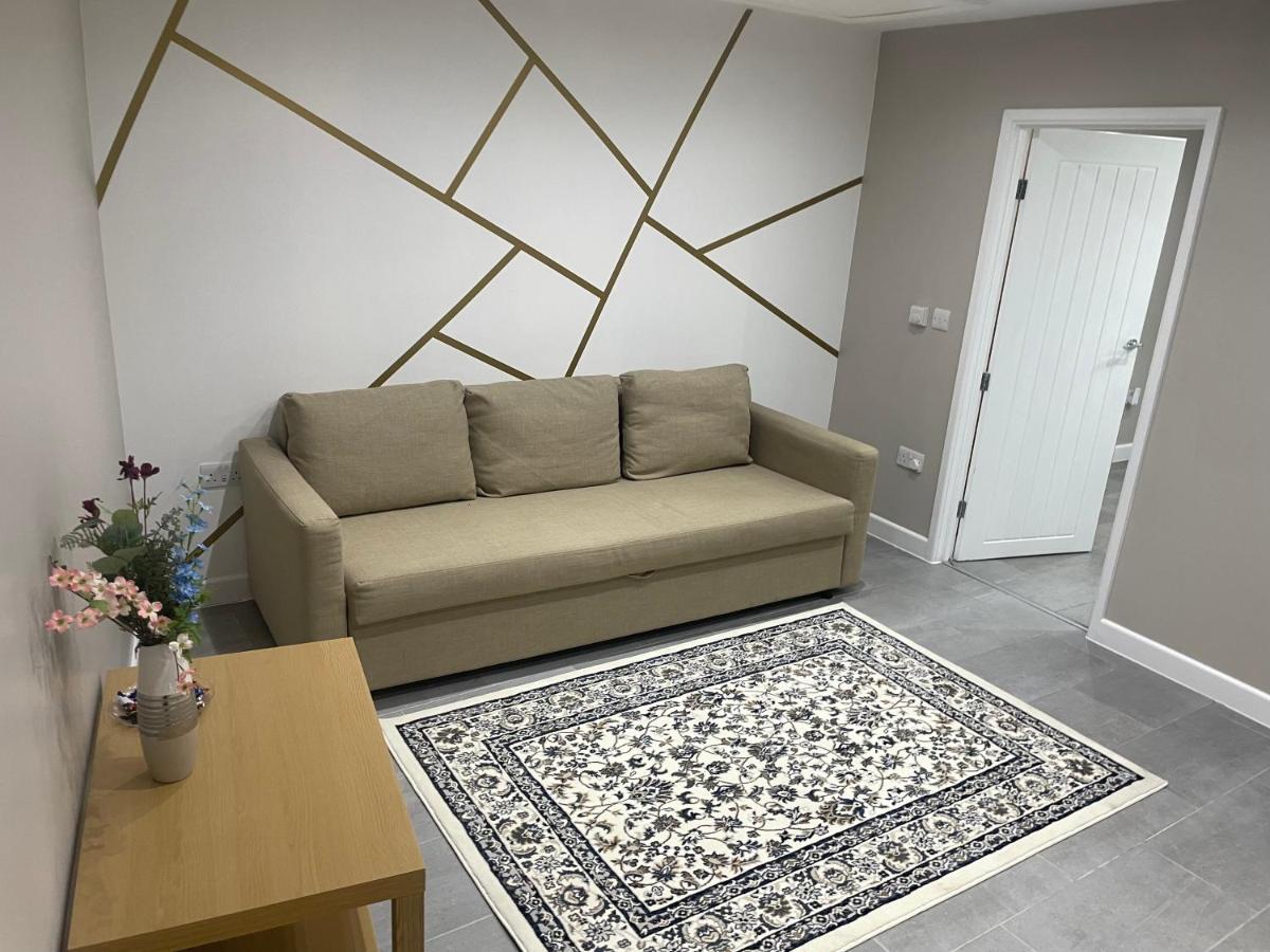 One Bedroom Apartment Goodmayes Bagian luar foto