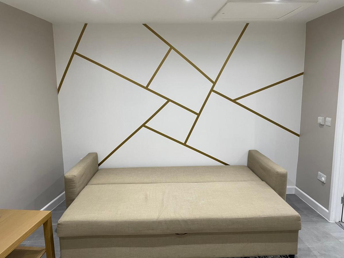 One Bedroom Apartment Goodmayes Bagian luar foto