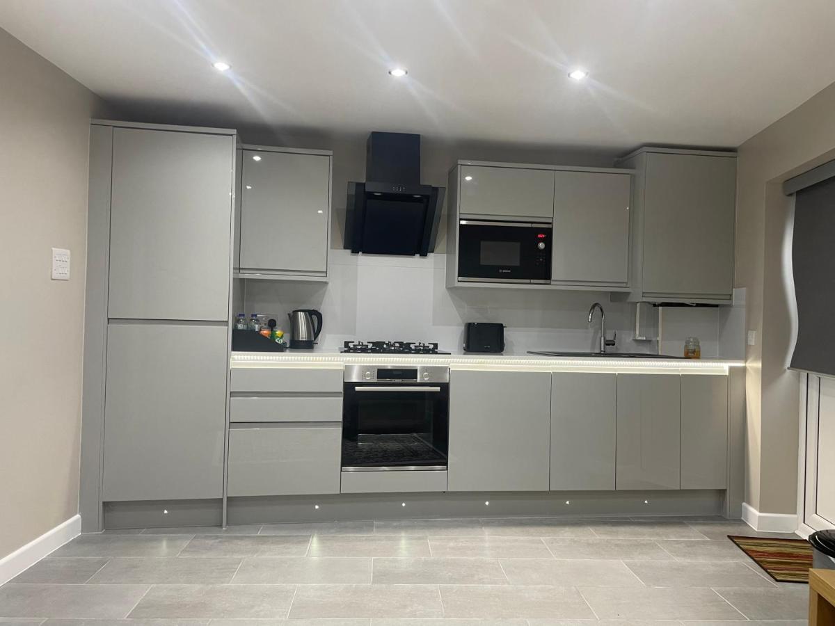 One Bedroom Apartment Goodmayes Bagian luar foto
