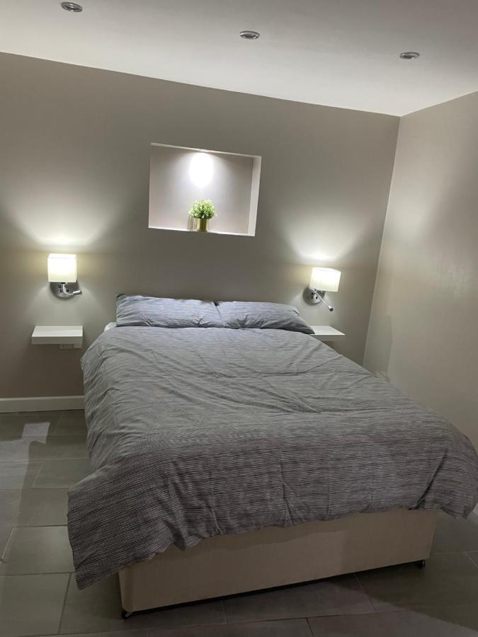 One Bedroom Apartment Goodmayes Bagian luar foto